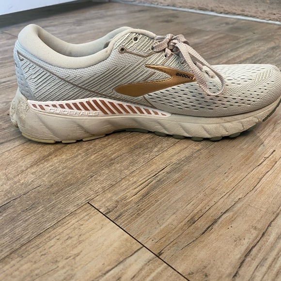 Brooks adrenaline running shoes - Picture 7 of 10